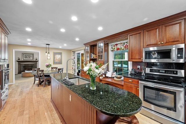 11 Arthur Gordon Dr, Rowley, MA 01969