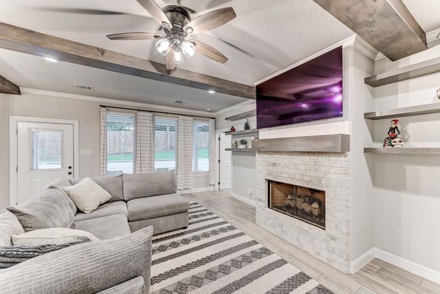 161 Springs Edge Drive, Conroe, TX 77356