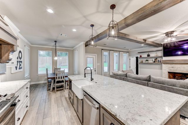 161 Springs Edge Drive, Conroe, TX 77356