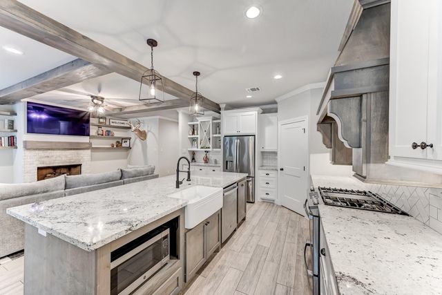 161 Springs Edge Drive, Conroe, TX 77356
