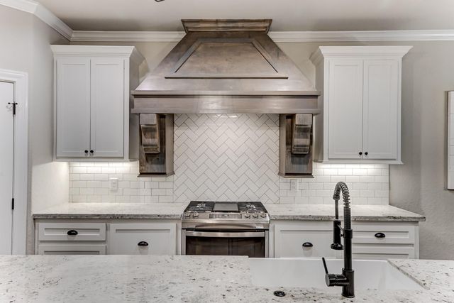 161 Springs Edge Drive, Conroe, TX 77356