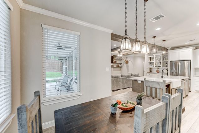 161 Springs Edge Drive, Conroe, TX 77356