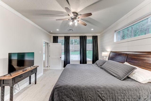 161 Springs Edge Drive, Conroe, TX 77356