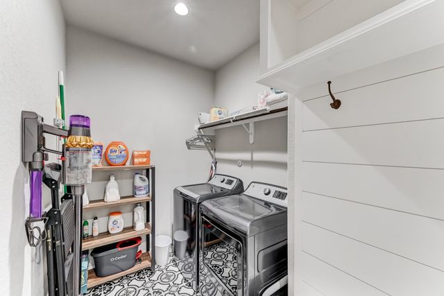 161 Springs Edge Drive, Conroe, TX 77356