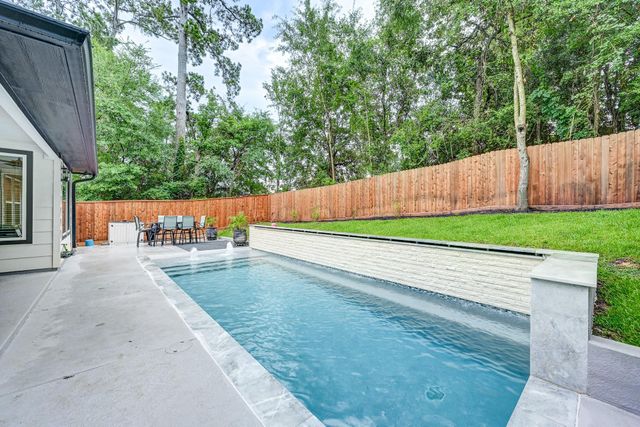 161 Springs Edge Drive, Conroe, TX 77356