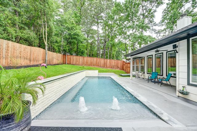 161 Springs Edge Drive, Conroe, TX 77356