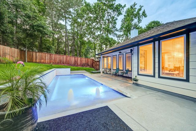 161 Springs Edge Drive, Conroe, TX 77356
