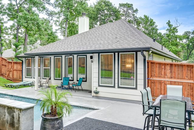 161 Springs Edge Drive, Conroe, TX 77356