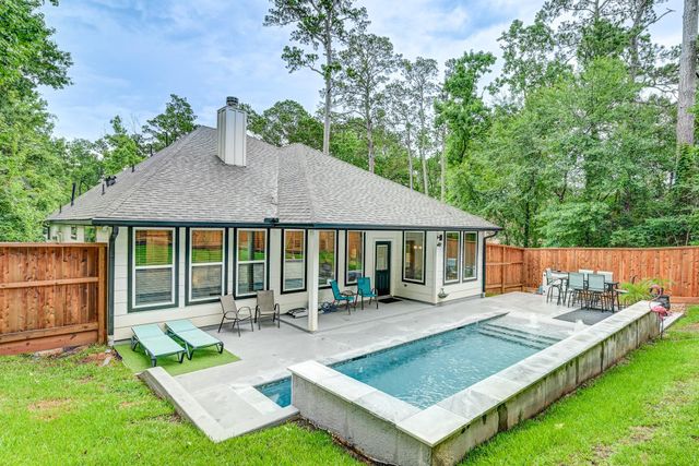 161 Springs Edge Drive, Conroe, TX 77356