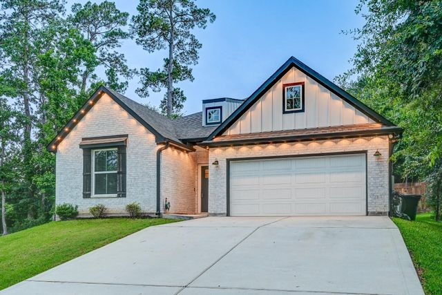161 Springs Edge Drive, Conroe, TX 77356