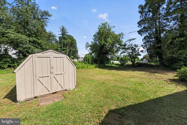 285 MILL RD, Burlington, NJ 08016
