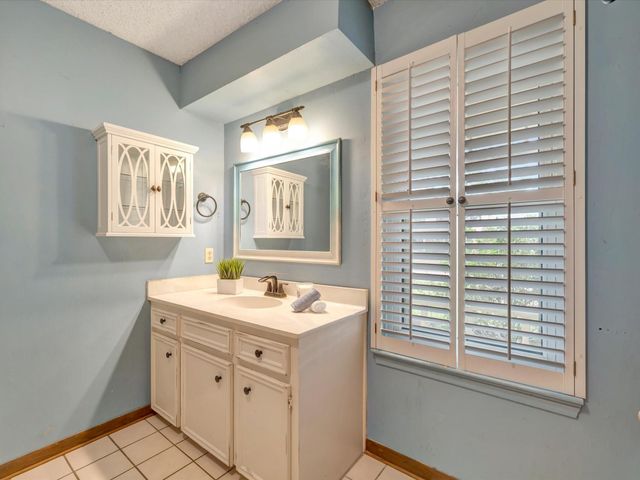 1015 Woodhorn Drive, Houston, TX 77062