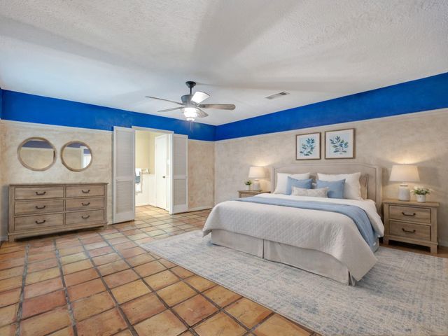 1015 Woodhorn Drive, Houston, TX 77062