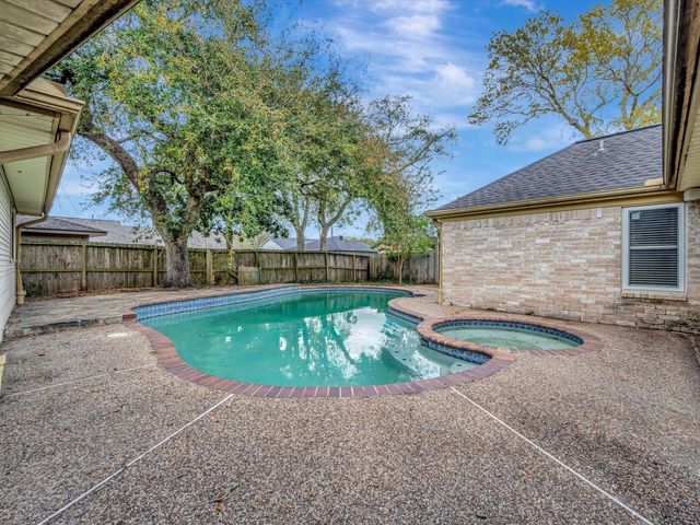 1015 Woodhorn Drive, Houston, TX 77062