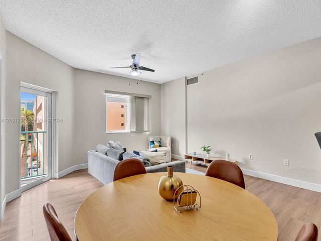 6001 SW 70th St 313, South Miami, FL 33143