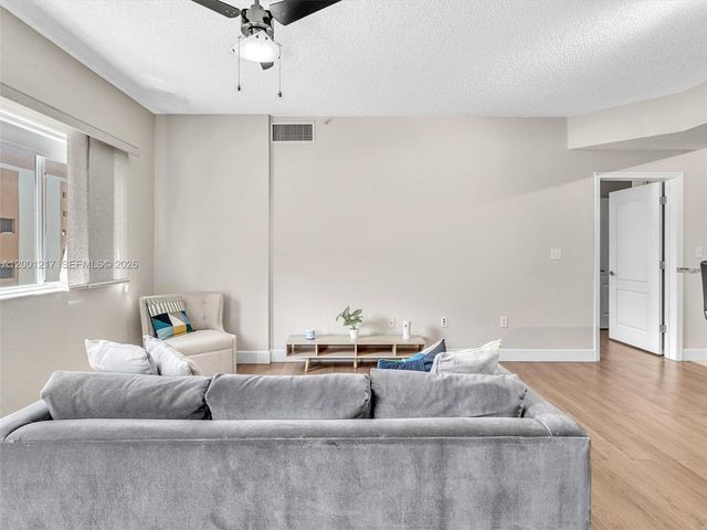 6001 SW 70th St 313, South Miami, FL 33143