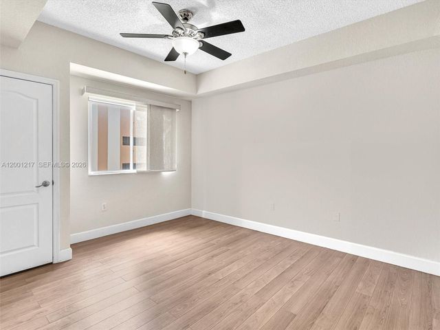 6001 SW 70th St 313, South Miami, FL 33143