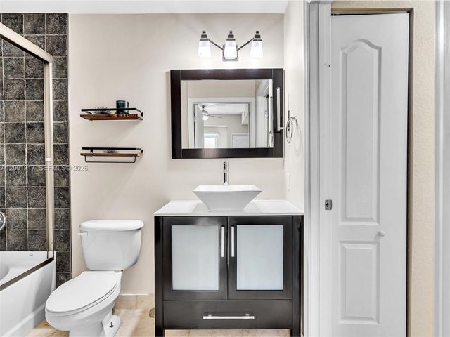 6001 SW 70th St 313, South Miami, FL 33143