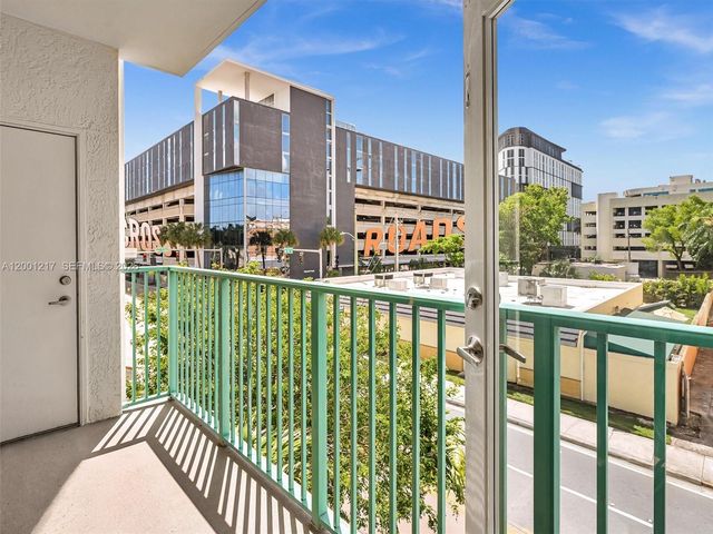 6001 SW 70th St 313, South Miami, FL 33143