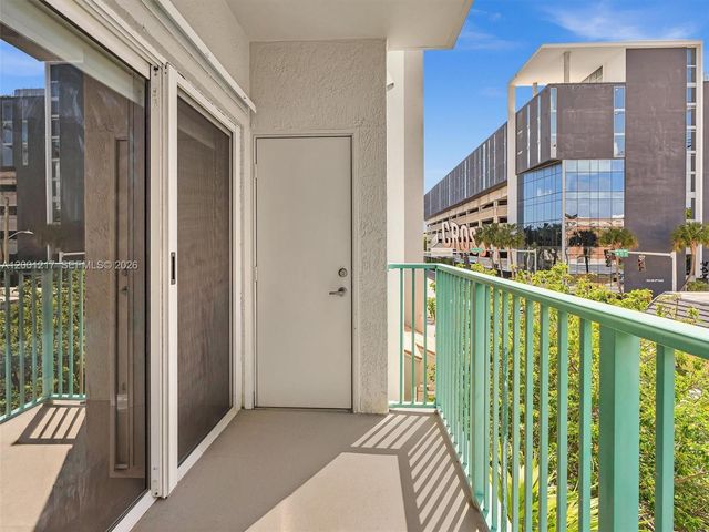 6001 SW 70th St 313, South Miami, FL 33143