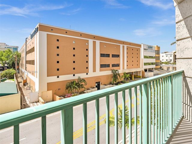 6001 SW 70th St 313, South Miami, FL 33143