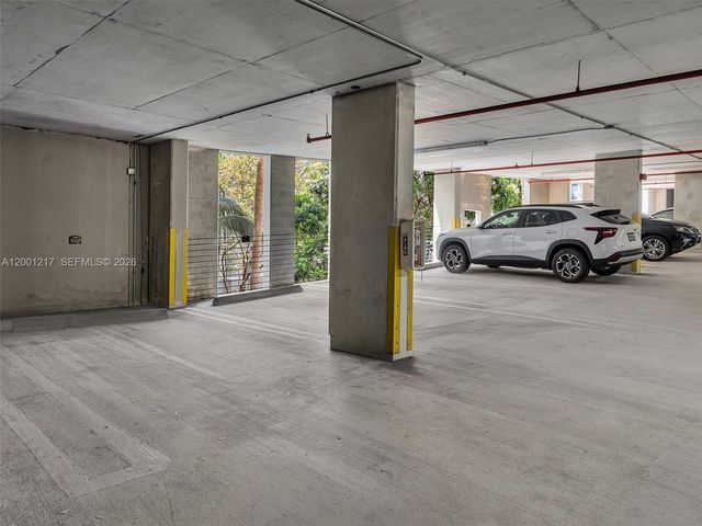 6001 SW 70th St 313, South Miami, FL 33143