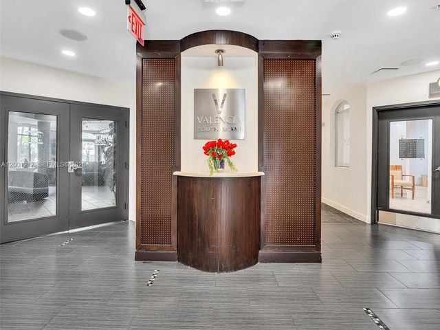 6001 SW 70th St 313, South Miami, FL 33143