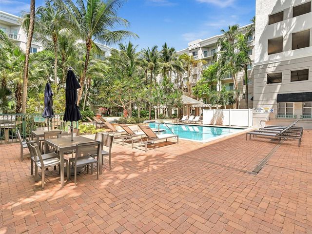 6001 SW 70th St 313, South Miami, FL 33143