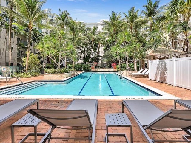 6001 SW 70th St 313, South Miami, FL 33143