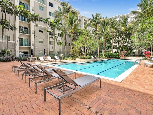 6001 SW 70th St 313, South Miami, FL 33143