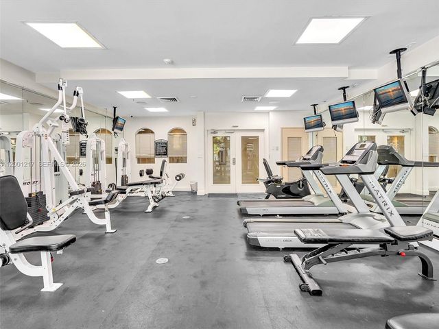 6001 SW 70th St 313, South Miami, FL 33143