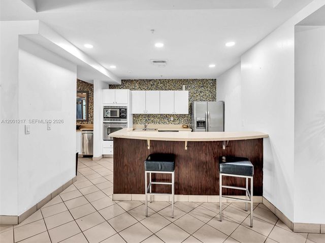 6001 SW 70th St 313, South Miami, FL 33143