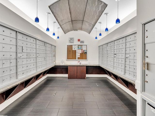 6001 SW 70th St 313, South Miami, FL 33143