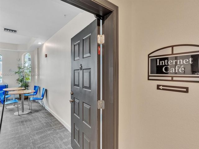 6001 SW 70th St 313, South Miami, FL 33143