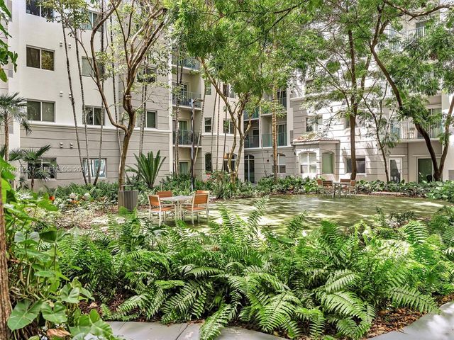 6001 SW 70th St 313, South Miami, FL 33143