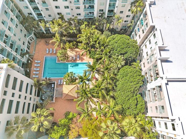 6001 SW 70th St 313, South Miami, FL 33143