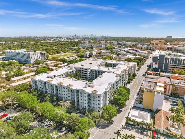 6001 SW 70th St 313, South Miami, FL 33143