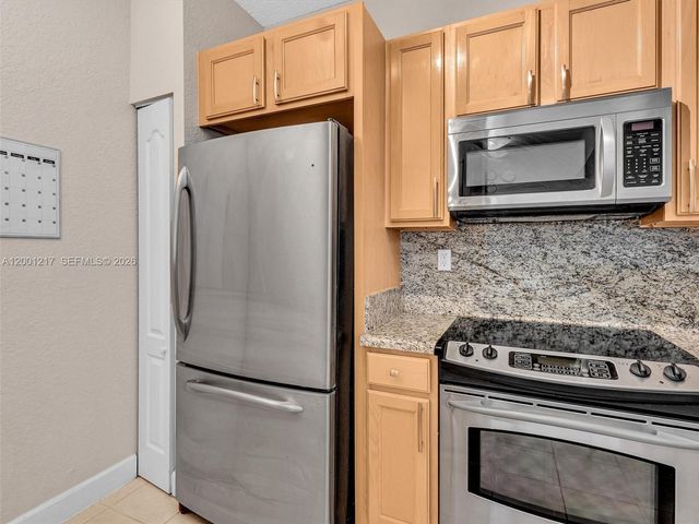 6001 SW 70th St 313, South Miami, FL 33143