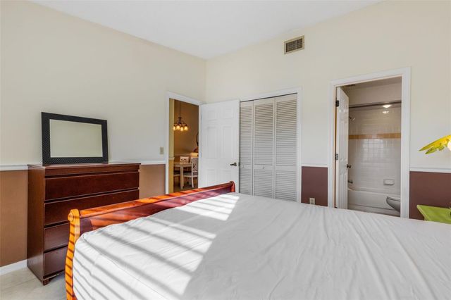 4514 WEYBRIDGE 54, Sarasota, FL 34235