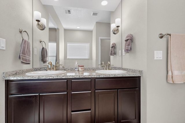 1831 Tesoro Loop NW, Los Lunas, NM 87031