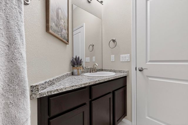 1831 Tesoro Loop NW, Los Lunas, NM 87031