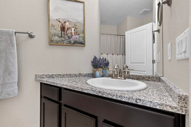 1831 Tesoro Loop NW, Los Lunas, NM 87031