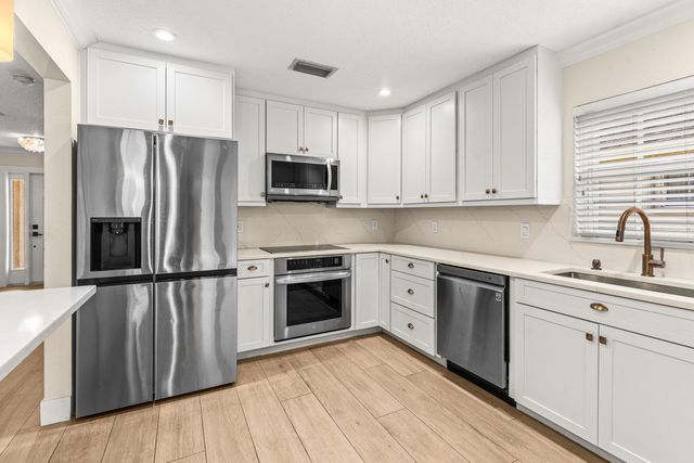 226 Moccasin Trail W, Jupiter, FL 33458