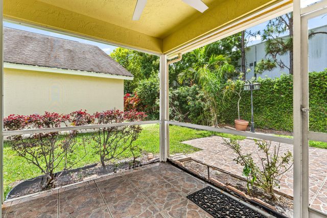226 Moccasin Trail W, Jupiter, FL 33458