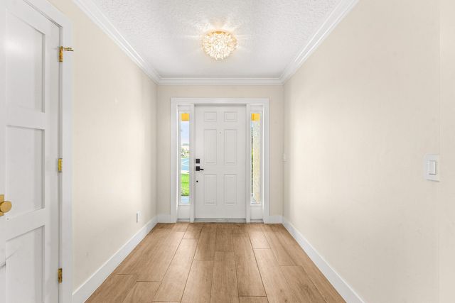 226 Moccasin Trail W, Jupiter, FL 33458