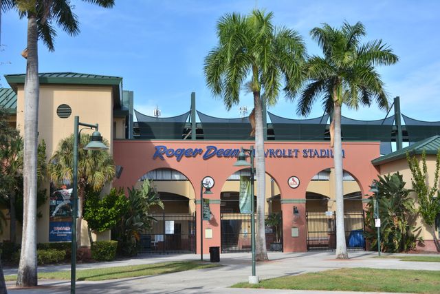 226 Moccasin Trail W, Jupiter, FL 33458