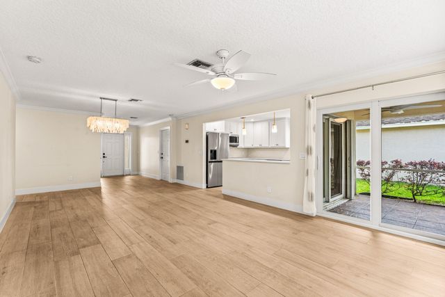 226 Moccasin Trail W, Jupiter, FL 33458