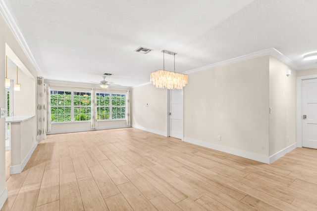 226 Moccasin Trail W, Jupiter, FL 33458
