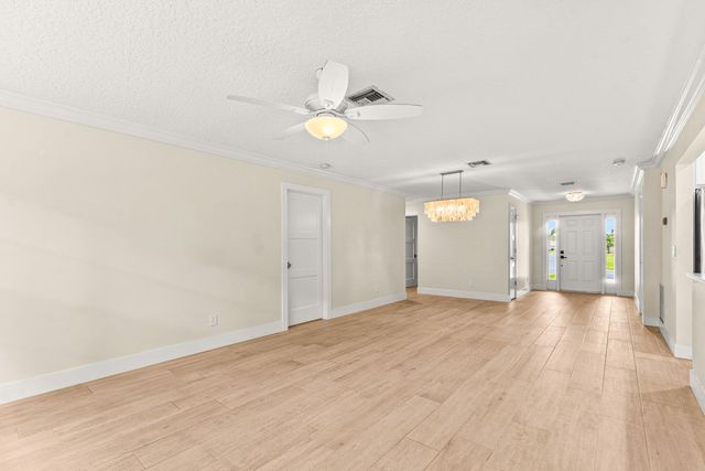 226 Moccasin Trail W, Jupiter, FL 33458
