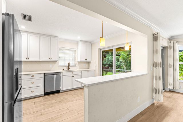 226 Moccasin Trail W, Jupiter, FL 33458